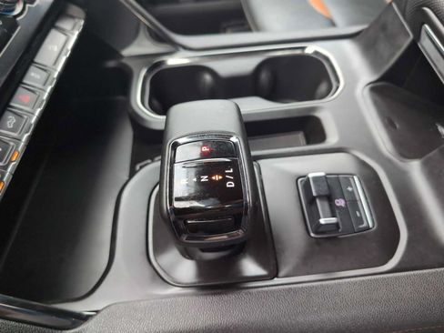Used 2024 GMC Sierra 1500 AT4 w/ Technology Package AWD/4WD image 18