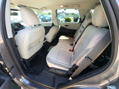 Used 2022 Nissan Pathfinder SL image 23