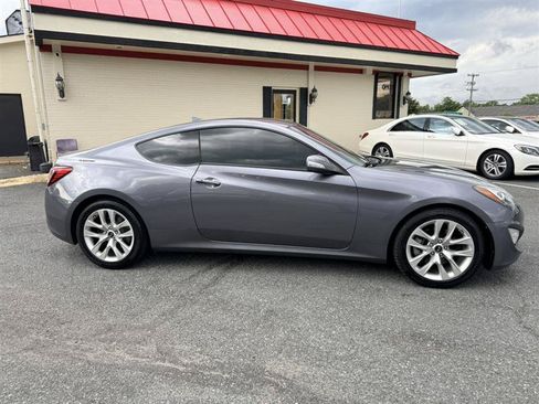 Used 2016 Hyundai Genesis 3.8 RWD image 4
