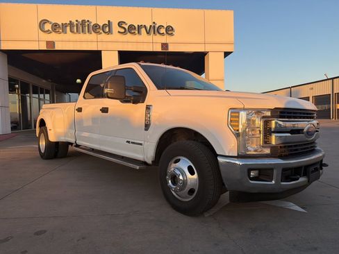 Used 2018 Ford F350 XLT w/ XLT Value Package image 1