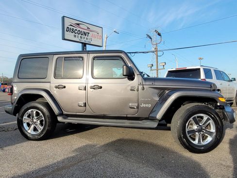 Used 2018 Jeep Wrangler Unlimited Sahara AWD/4WD image 23