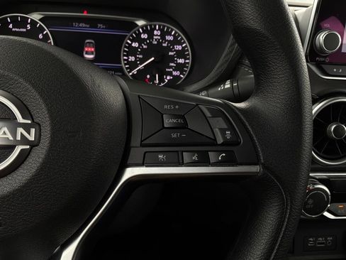 Used 2025 Nissan Sentra SV FWD image 32