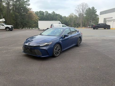 Used 2025 Toyota Camry XLE FWD image 21