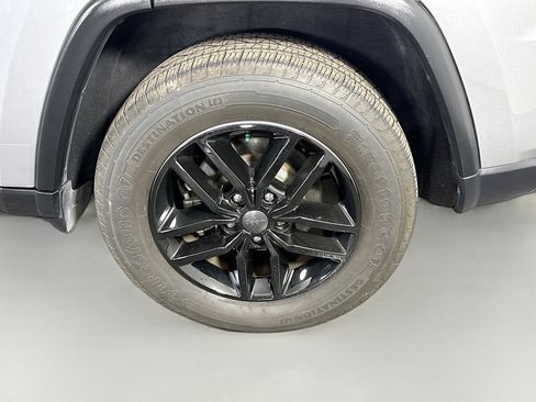 Used 2020 Jeep Grand Cherokee Limited w/ Premium Lighting Group image 37