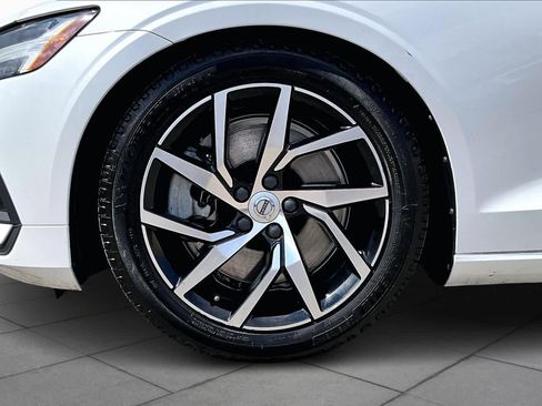 Used 2020 Volvo S60 T6 Momentum image 15