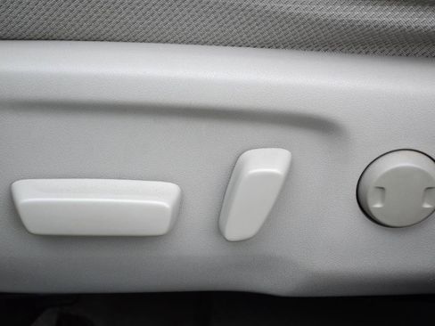 Used 2014 Toyota Camry XLE FWD image 22