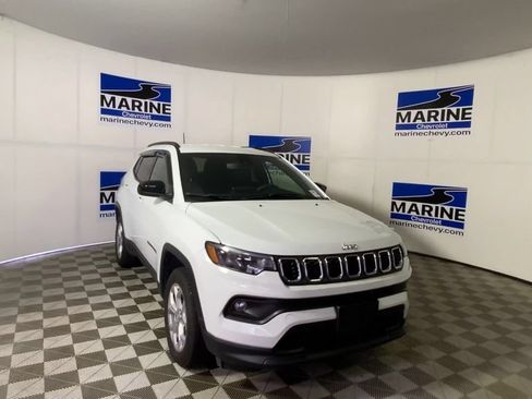 Used 2024 Jeep Compass Latitude w/ Convenience Group AWD/4WD image 4
