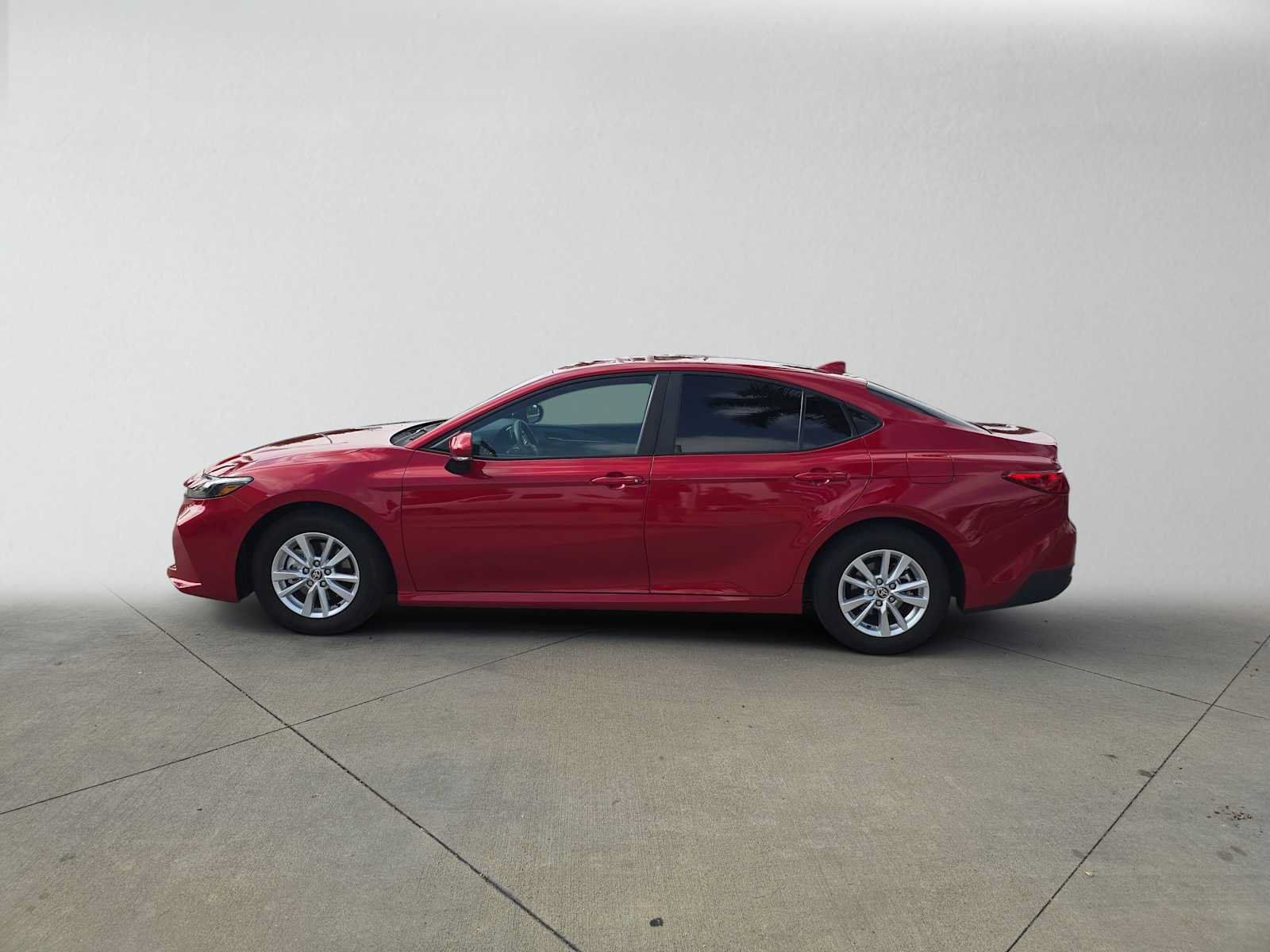 Used 2025 Toyota Camry LE FWD image 6