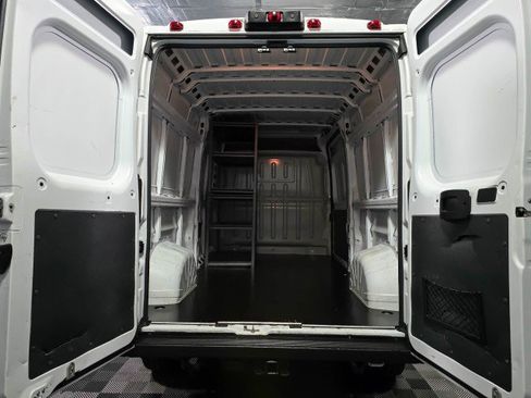 Used 2021 RAM ProMaster 2500 w/ Convenience Group FWD image 11