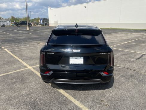 Used 2025 Cadillac Optiq Sport 2 w/ LPO, Floor Liner Package AWD/4WD image 5