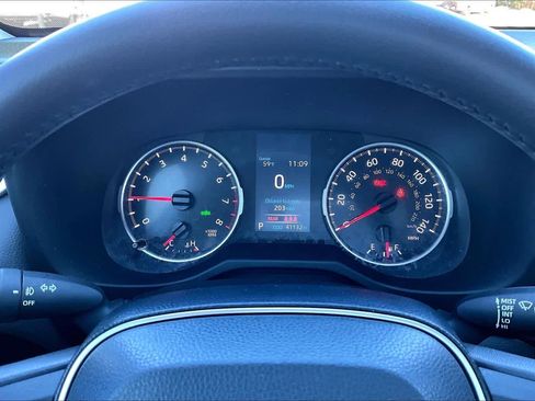 Used 2021 Toyota RAV4 XLE Premium image 27