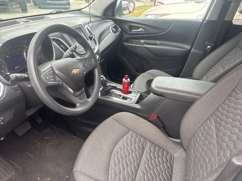 Used 2020 Chevrolet Equinox LT image 2