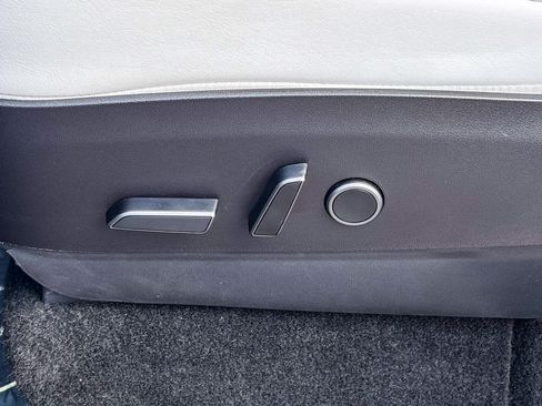 Used 2022 Tesla Model Y Long Range AWD/4WD image 20