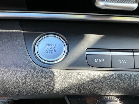 Used 2023 Hyundai Elantra Limited image 38