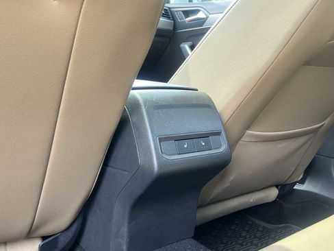 Used 2020 Volkswagen Jetta SE w/ SE Cold Weather Package FWD image 36