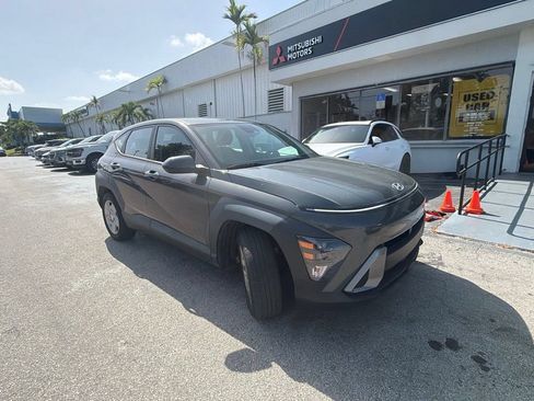 Used 2024 Hyundai Kona SE FWD image 3