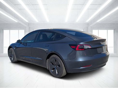 Used 2023 Tesla Model 3 Standard Range image 5