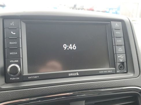 Used 2018 Dodge Grand Caravan SE w/ UConnect Hands-Free Group image 18