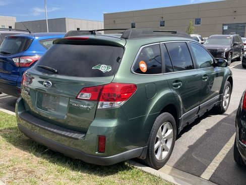 Used 2014 Subaru Outback 2.5i Limited w/ Moonroof Package AWD/4WD image 4