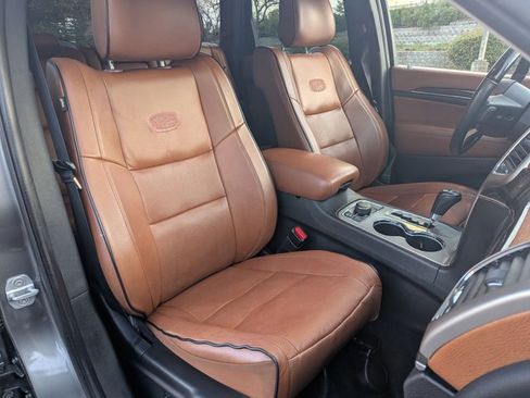 Used 2011 Jeep Grand Cherokee Overland Summit image 22