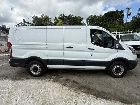 Used 2018 Ford Transit 150 130 Low Roof RWD image 4