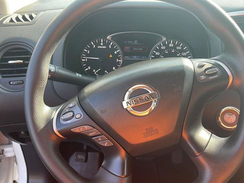 Used 2019 Nissan Pathfinder S image 14