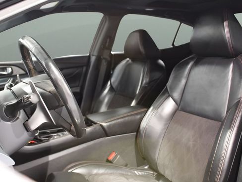 Used 2021 Nissan Maxima SR w/ Sport Mat Group FWD image 17