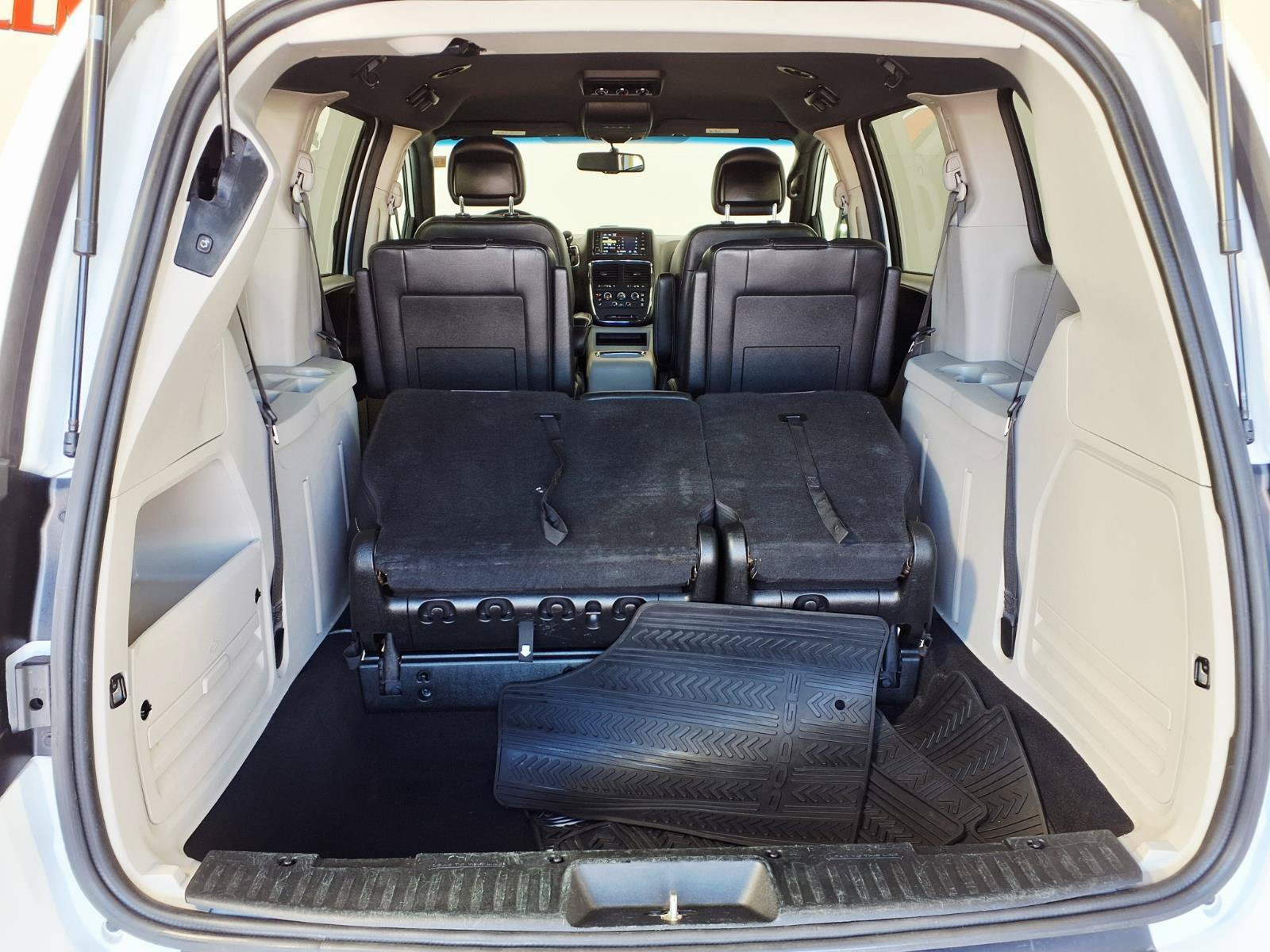 Used 2017 Dodge Grand Caravan SXT FWD image 8