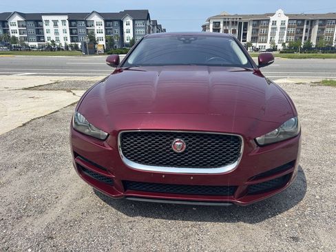 Used 2017 Jaguar XE RWD image 3