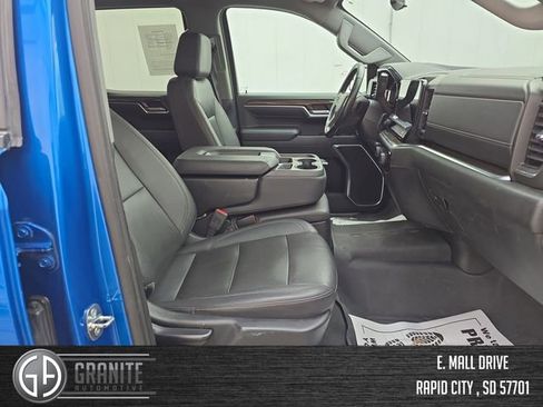 Used 2022 Chevrolet Silverado 1500 LT w/ Z71 Off-Road Package AWD/4WD image 38