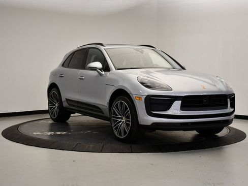 Certified 2026 Porsche Macan AWD/4WD image 9