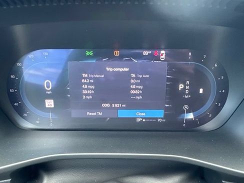 Certified 2025 Volvo XC40 B5 Plus AWD/4WD image 24