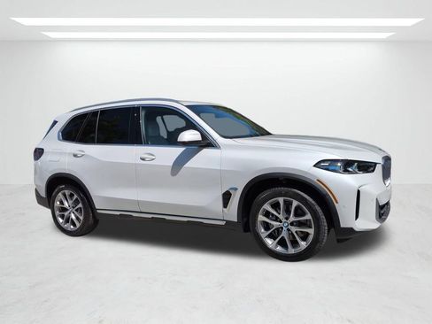 New 2026 BMW X5 xDrive40i w/ Premium Package image 2