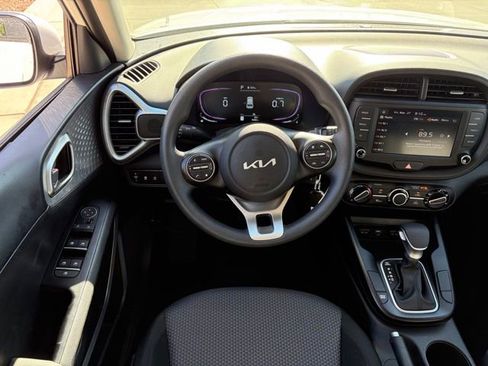 Used 2025 Kia Soul LX image 12