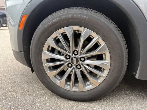 Used 2024 Cadillac XT4 Premium Luxury FWD image 6