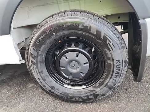 Used 2025 Mercedes-Benz Sprinter 2500 image 8