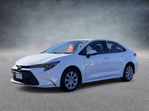 Used 2024 Toyota Corolla LE image 7