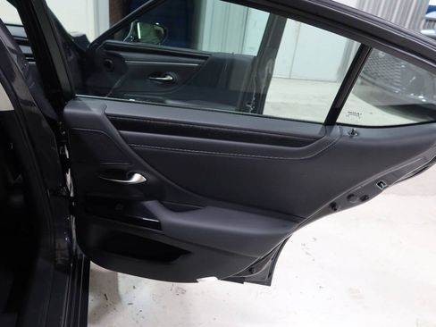 Used 2025 Lexus ES 300h F Sport w/ Accessory Package (Z2) FWD image 31