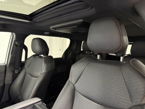 Used 2021 Toyota Sienna XSE w/ XSE Plus Package image 18