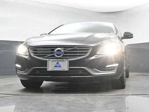 Used 2018 Volvo S60 T5 Inscription Platinum w/ Climate Package image 12