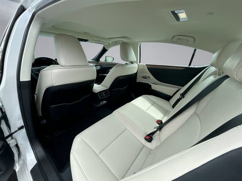 Used 2025 Lexus ES 350 w/ Premium Package FWD image 9