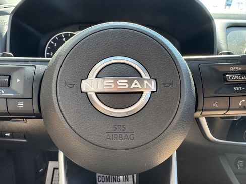 Used 2024 Nissan Rogue SV image 33