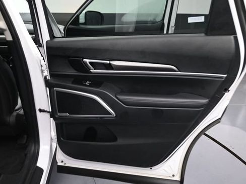 Used 2025 Kia Telluride S FWD image 32