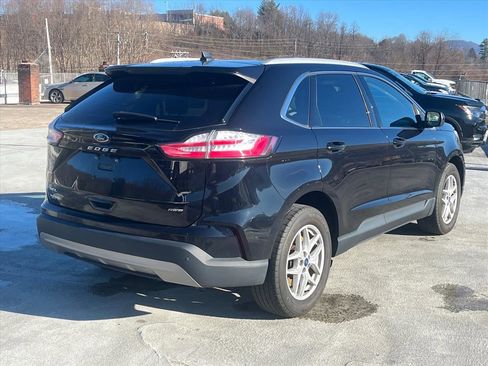 Used 2022 Ford Edge SEL w/ Convenience Package image 3