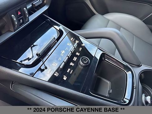 Used 2024 Porsche Cayenne w/ Premium Package AWD/4WD image 27