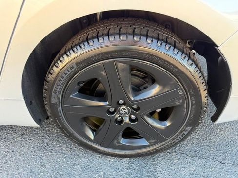 Used 2016 Toyota Prius Three Touring image 13