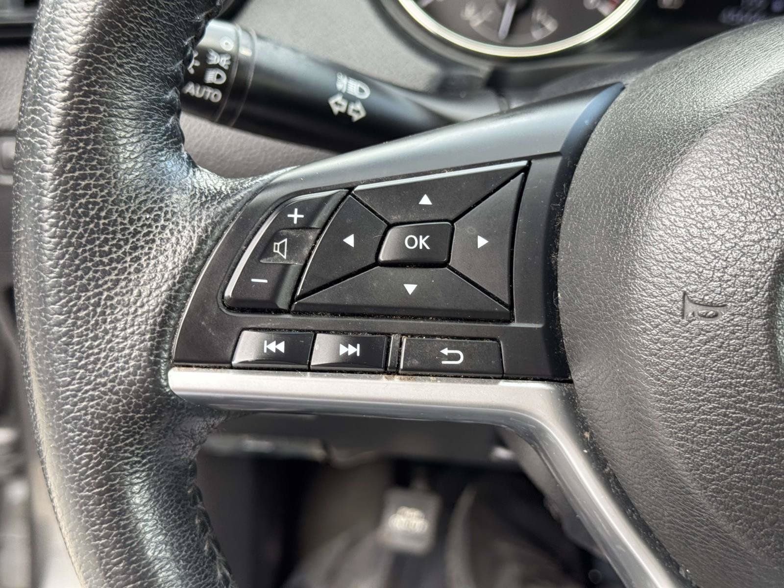 Used 2019 Nissan Rogue SV AWD/4WD image 18