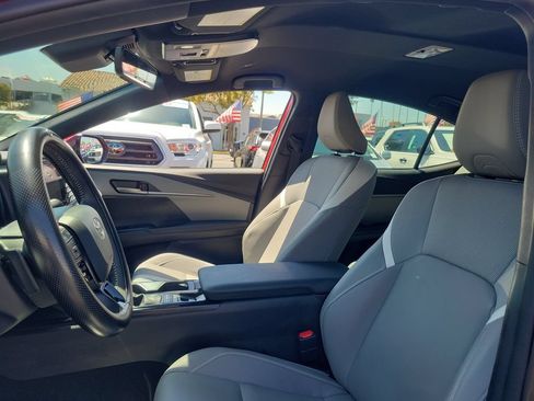 Used 2025 Toyota Camry SE w/ Convenience Package FWD image 19