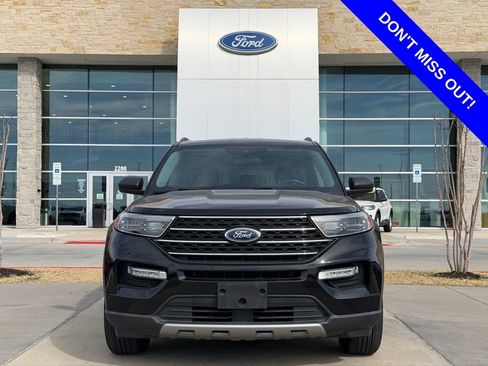 Used 2022 Ford Explorer XLT w/ Equipment Group 202A image 2