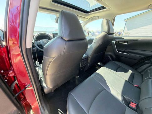 Used 2021 Toyota RAV4 XLE Premium image 15